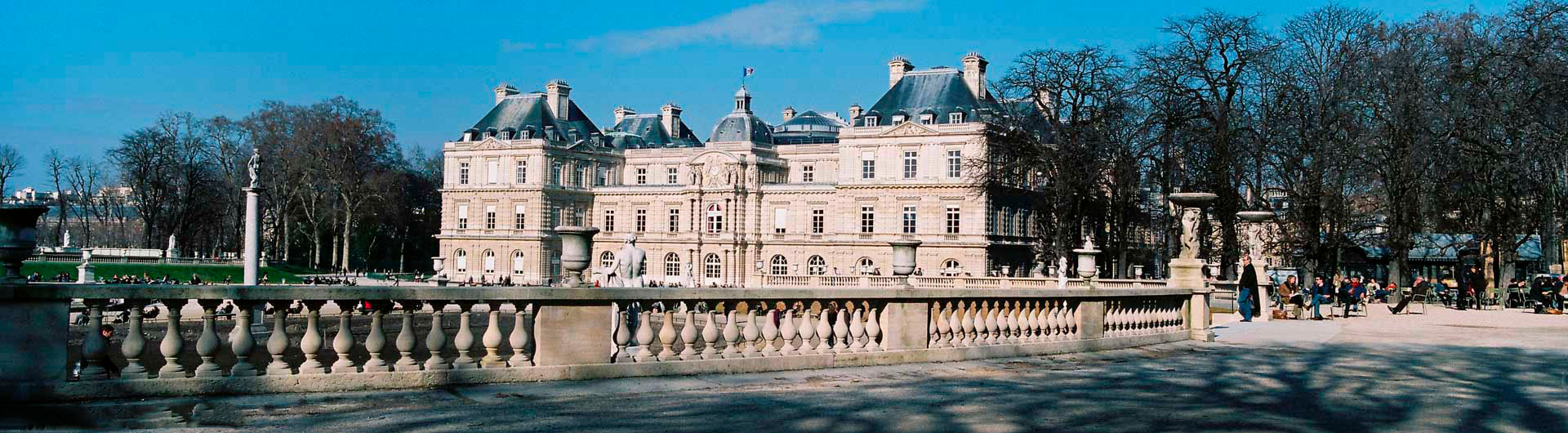 DE LA RESIDENCE PRINCIERE AU PALAIS REPUBLICAIN